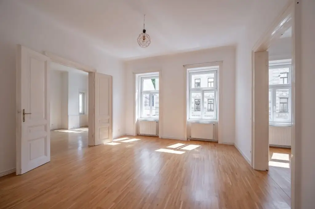 ***NEU*** Fantastische 4 Zimmer Wohnung in repräsentativem Stilaltbau! in TOP-Lage!