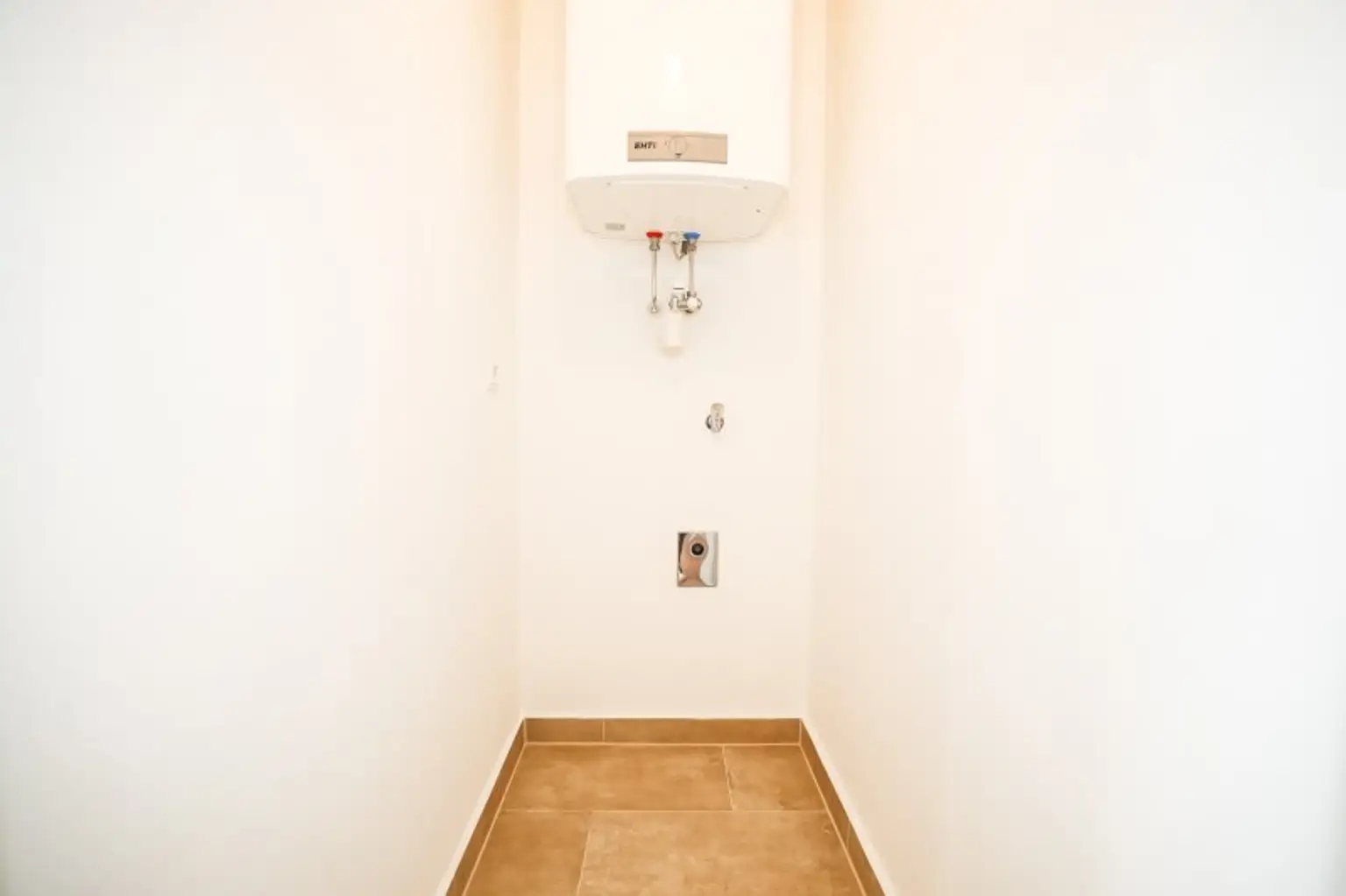!! WOW !! I TOP-GRUNDRISS I BALKON I BADEWANNE I MODERN SANIERT I OFFENE KÜCHE I 4. STOCK MIT LIFT I HAUSTIERE WILLKOMMEN I PROJEKT WOHNEN I