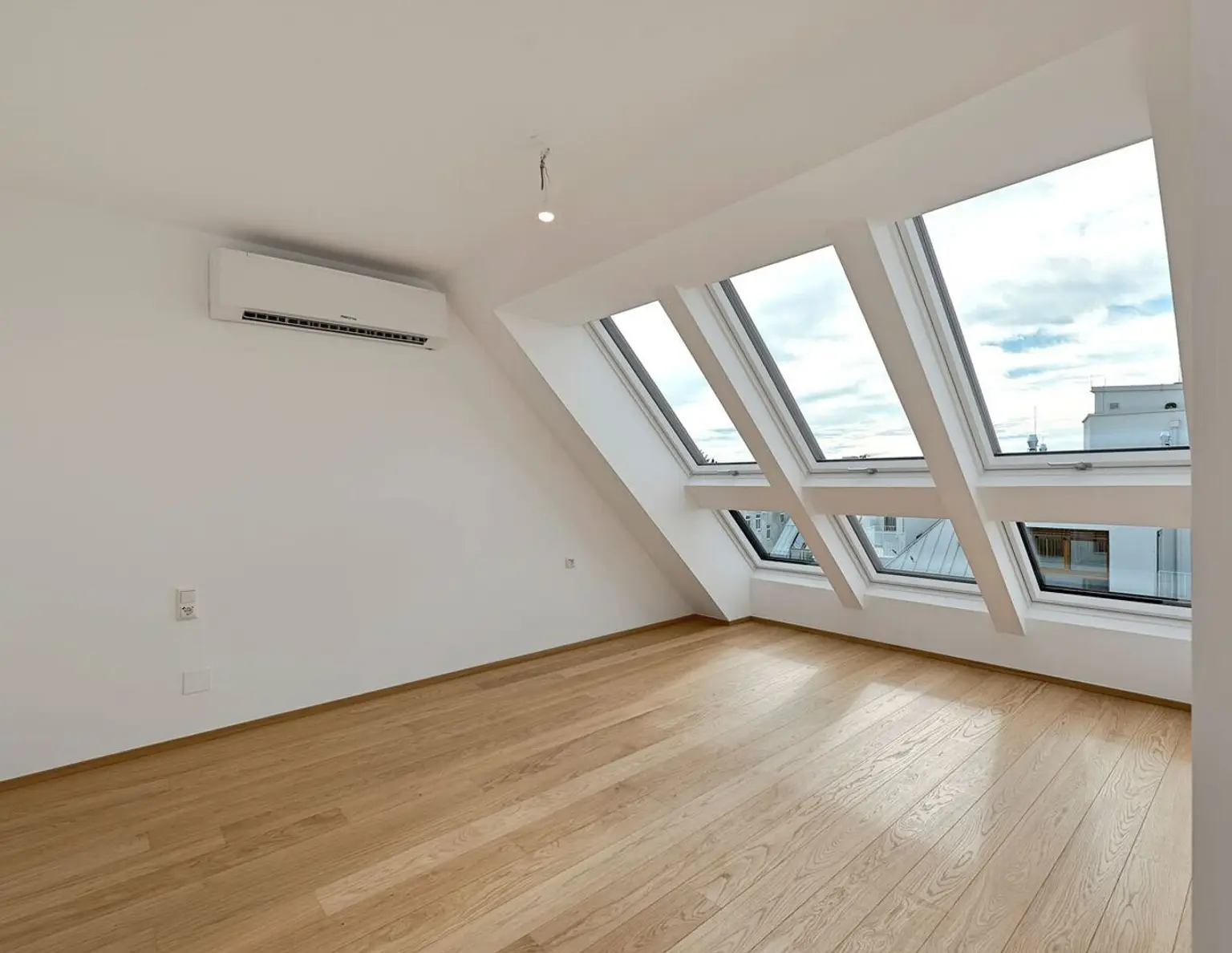 THE TEMPTATION - Penthouse - Stadtblick - 1 Ebene mit Terrasse + Dachterrasse