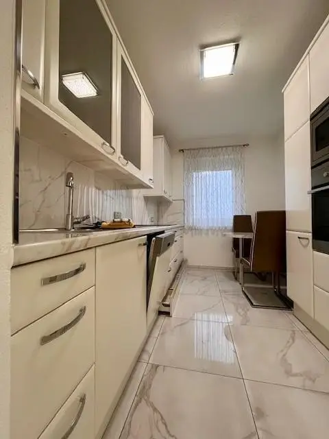 Küche mit Essbereich