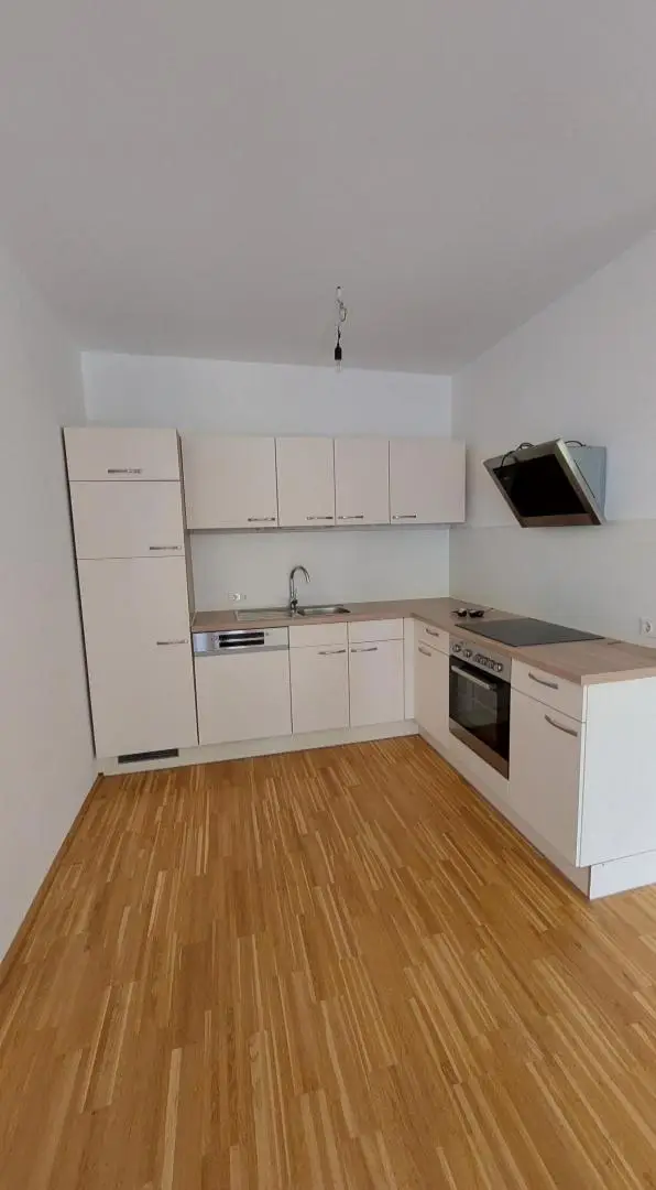 Ruhige 3-Zimmer-Wohnung mit Balkon und Küchenmöblierung zu vermieten