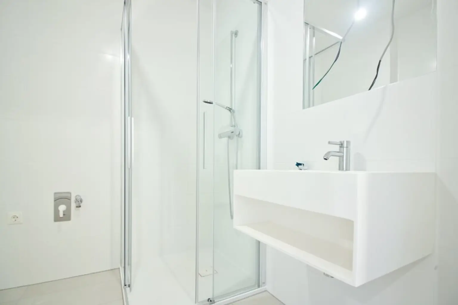 Arbeiten & Wohnen vereint – moderne 2-Zimmer-Wohnung mit Balkon & angrenzendem Büro mit separatem Zugang