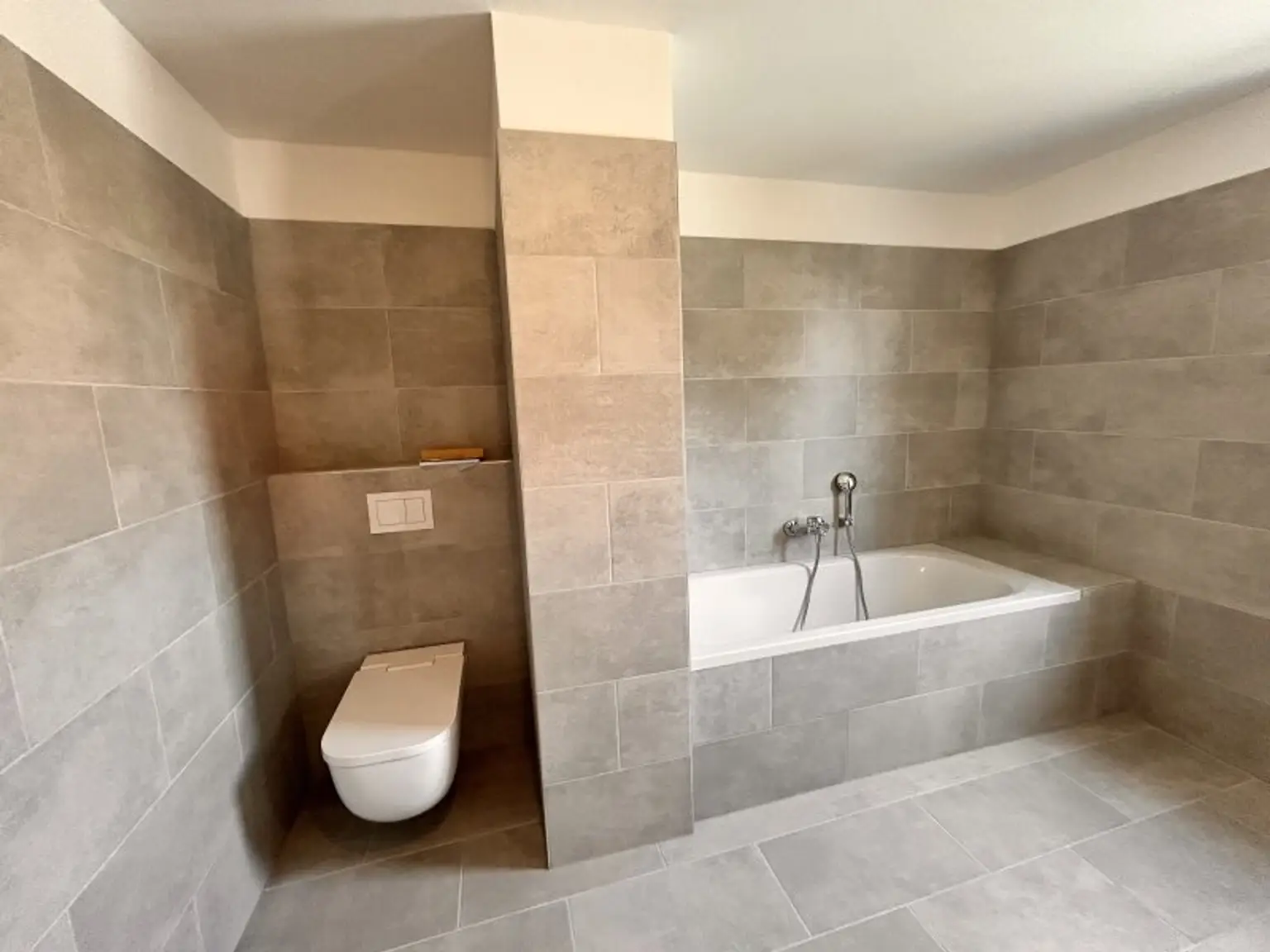 Neubau-Eckreihenhaus mit sonniger Dachterrasse, Garten und Wohnkeller - Verbringen Sie Weihnachten in Ihrem Traumhaus