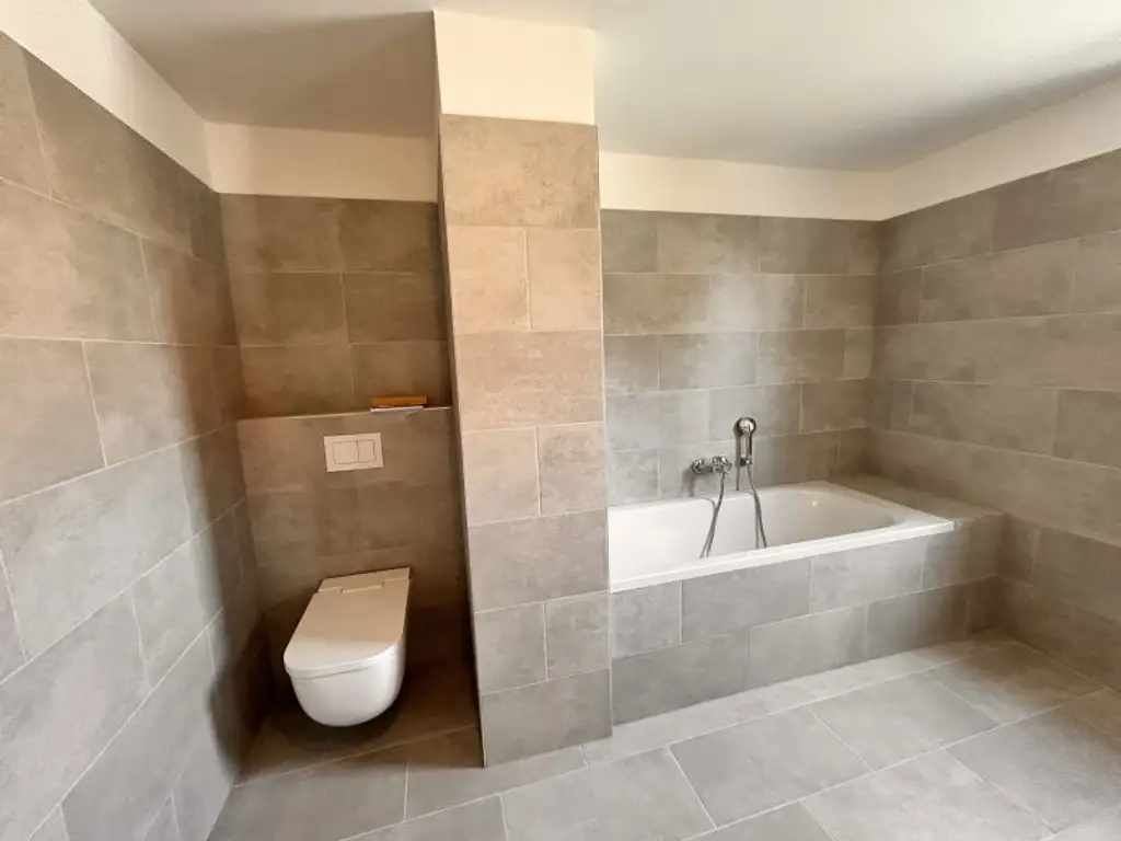 Neubau-Eckreihenhaus mit sonniger Dachterrasse, Garten und Wohnkeller - Verbringen Sie Weihnachten in Ihrem Traumhaus