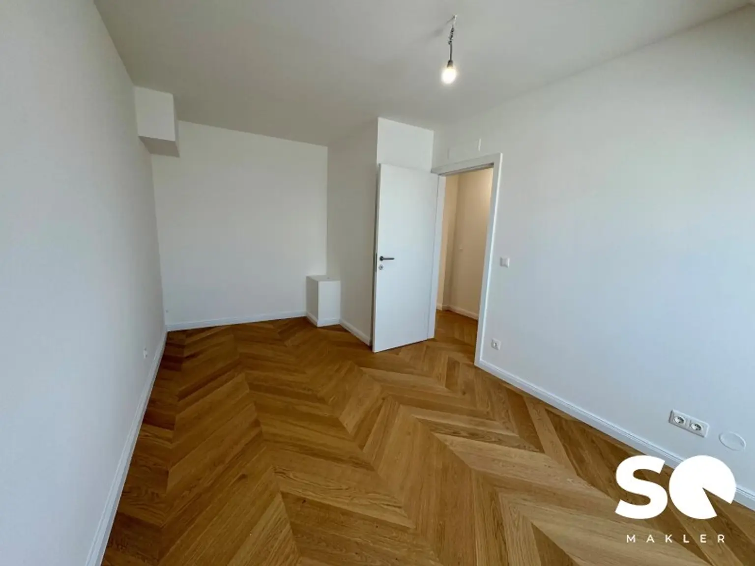 #SQ - ERSTBEZUG: LICHTDURCHFLUTETE 3-ZIMMER-DACHGESCHOSSWOHNUNG NÄHE SCHÖNBRUNN