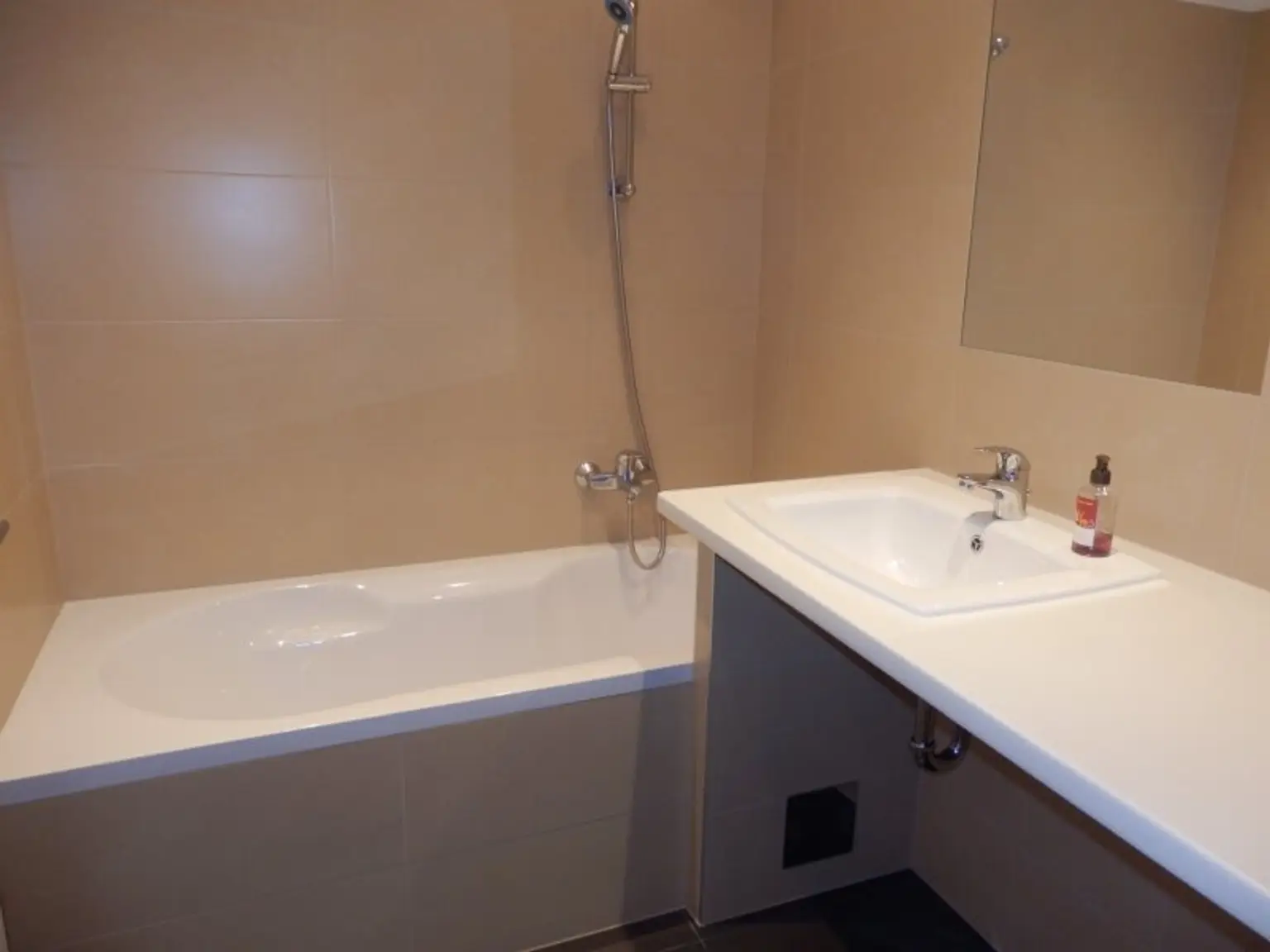 IDEALE HOFSEITIGE 2 Zimmer Neubauwohnung -  tolle Aufteilung!!