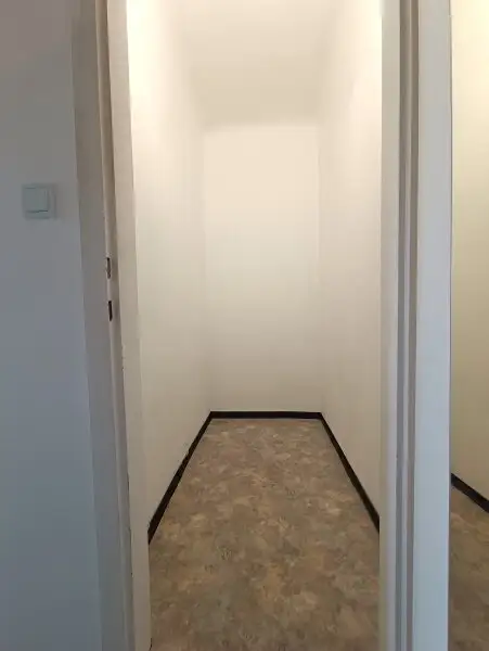 2-Zimmer Wohnung mit Weitblick und Loggia im 5. Stock mit Lift! Nähe U6 Dresdner Straße!