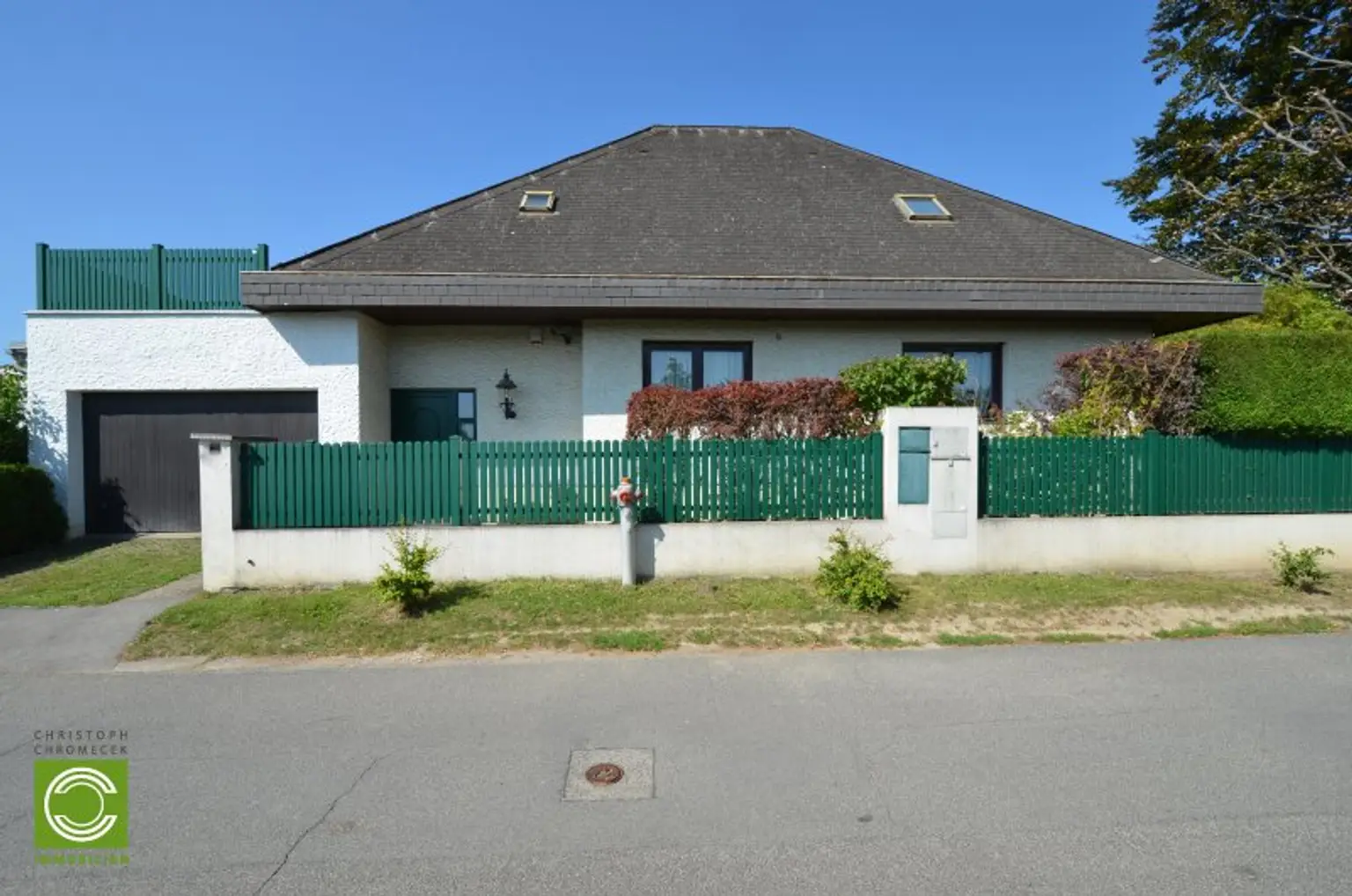 CHRISTOPH CHROMECEK IMMOBILIEN - PERCHTOLDSDORF - Gepflegtes und geräumiges Einfamilienhaus mit vielen Extras!