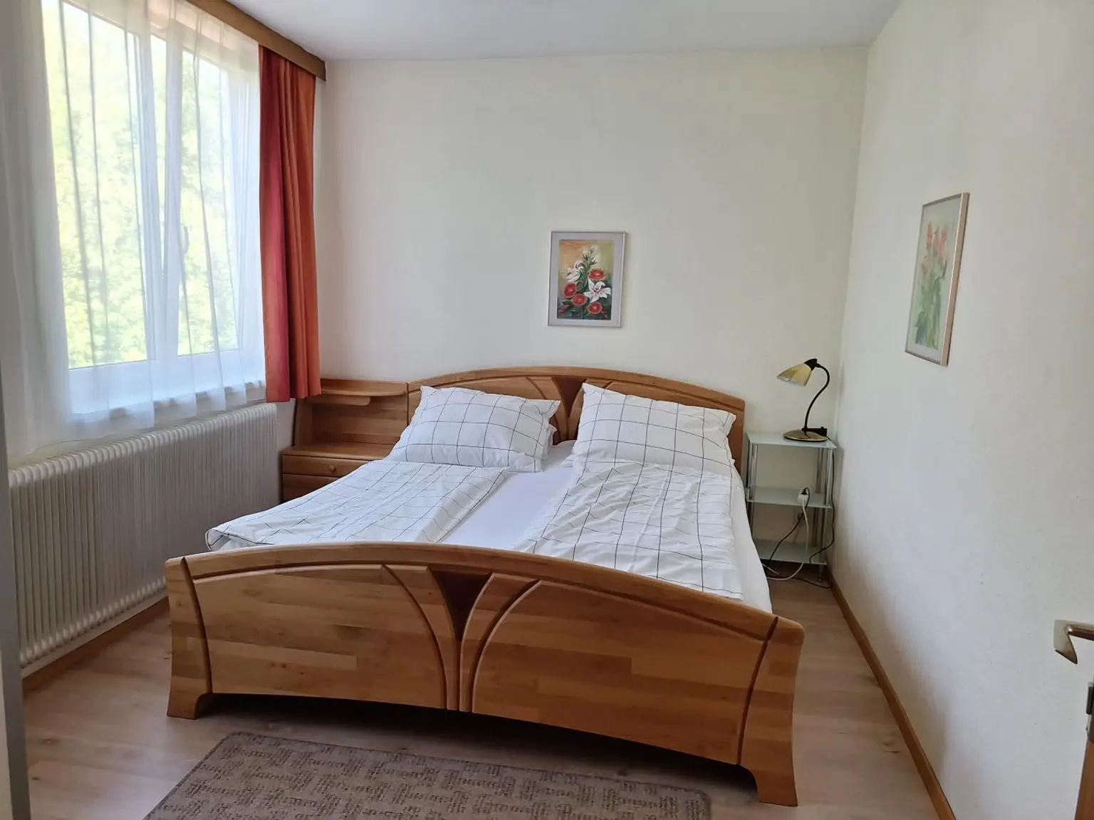 Doppelbett im Apartment