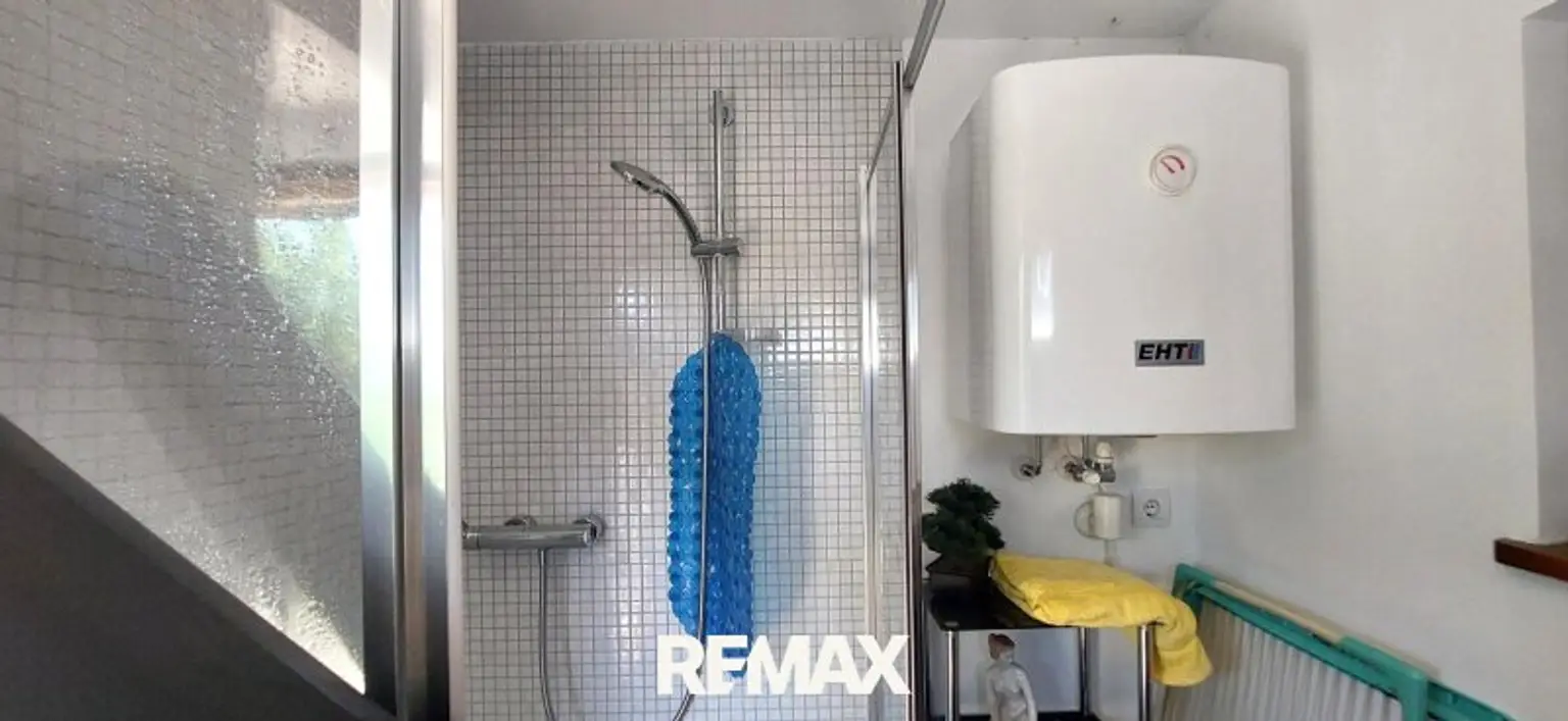 Dusche mit Boiler