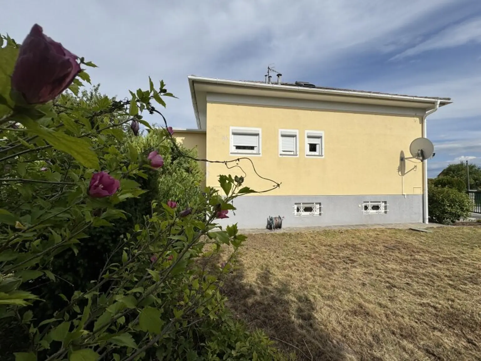 Kleines Einfamilienhaus mit Südterrasse und Garage