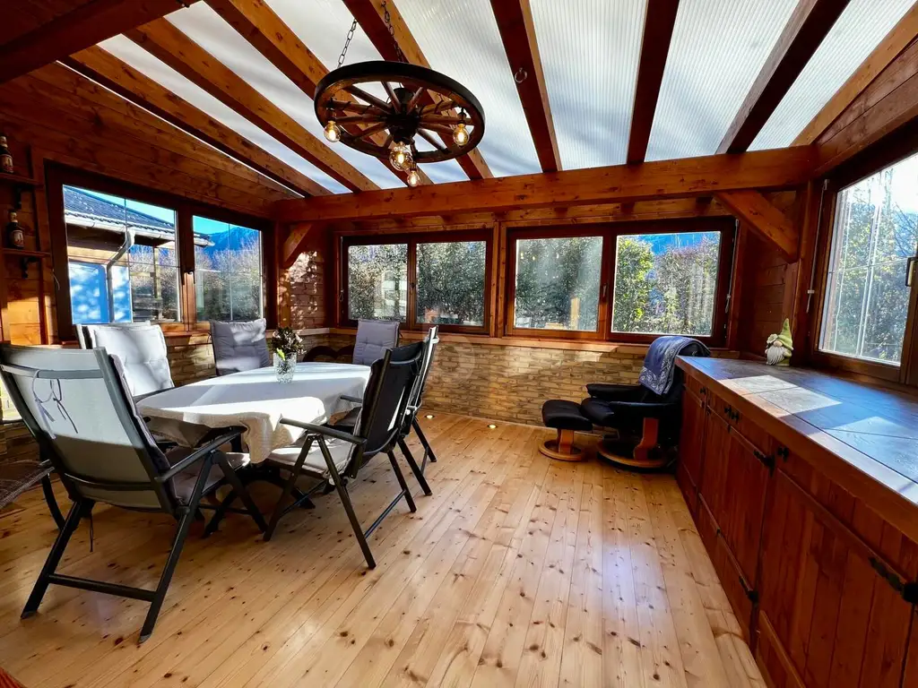 Preisreduktion! PREISHIT! SANIERT MIT SONNIGEM WINTERGARTEN UND SUPER AUFTEILUNG!