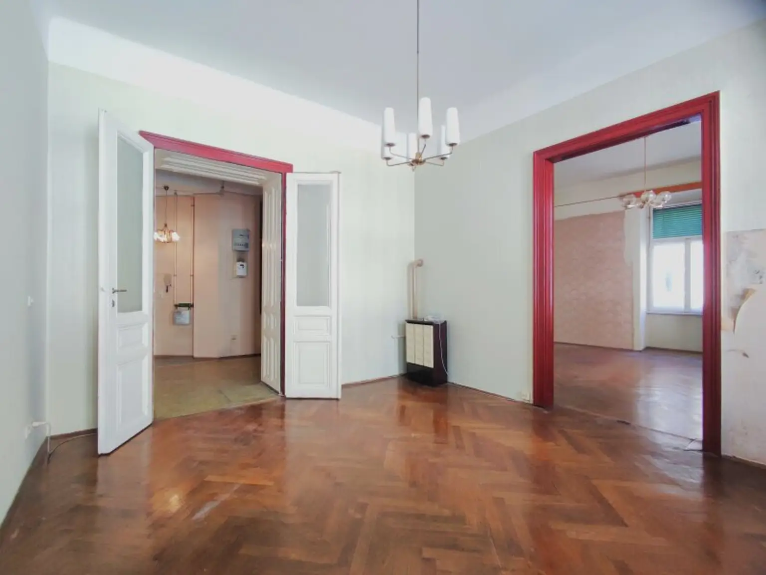 ALTBAU IN ZENTRALER LAGE - 3 zentral begehbare Zimmer durch Umbau möglich!