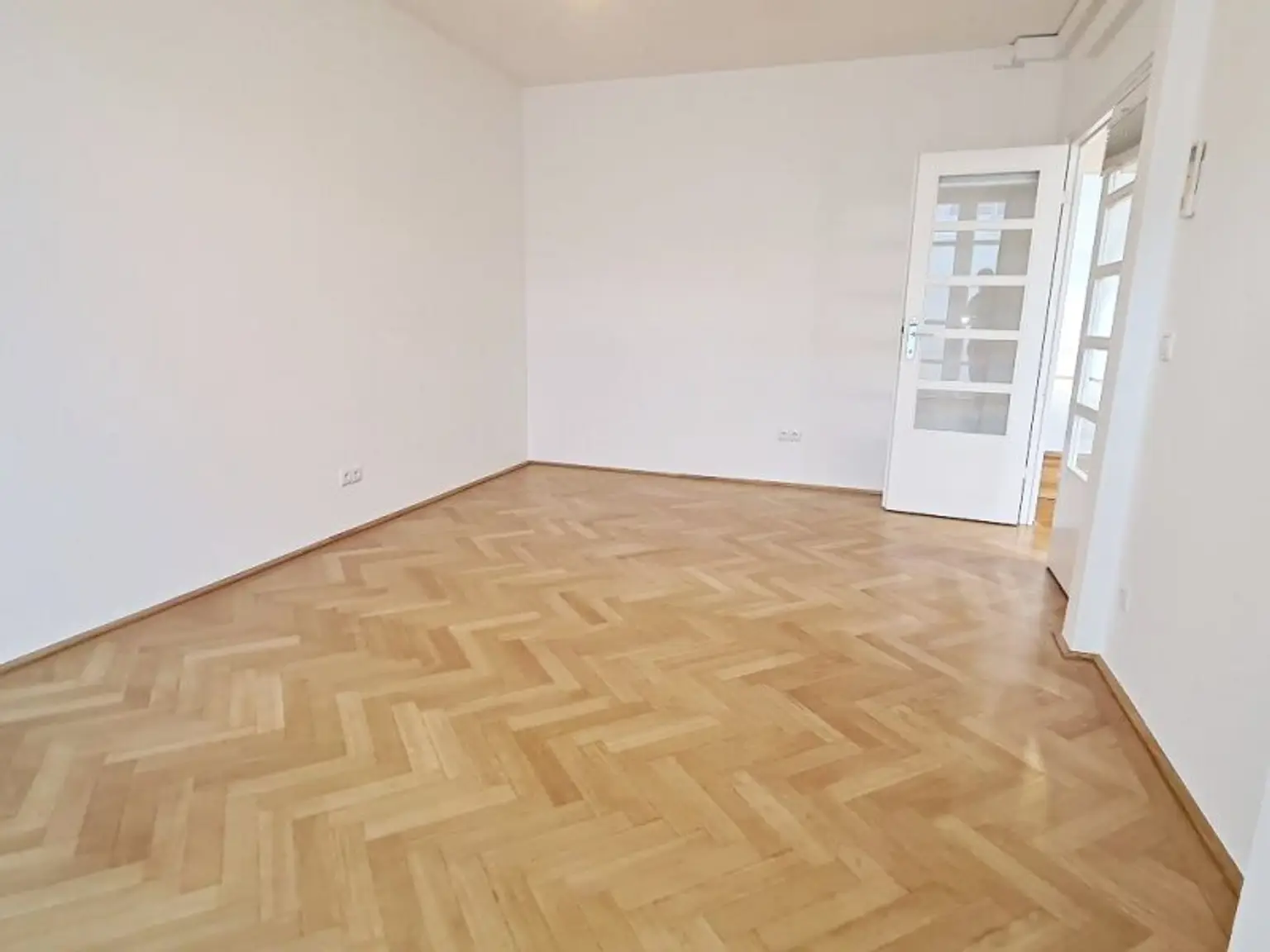 ZELINKAGASSE, DACHGESCHOSS, klimatisierte 157 m2 Maisonette mit 18 m2 Terrasse, 4 Zimmer, Küche, Wintergarten, 2 Bäder, Börse-Nähe