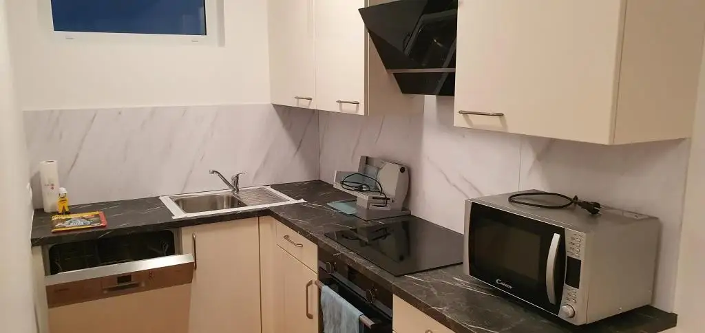 Helle 2 Zimmer Wohnung mit Balkon in der Urfahraner Leonfeldner Straße