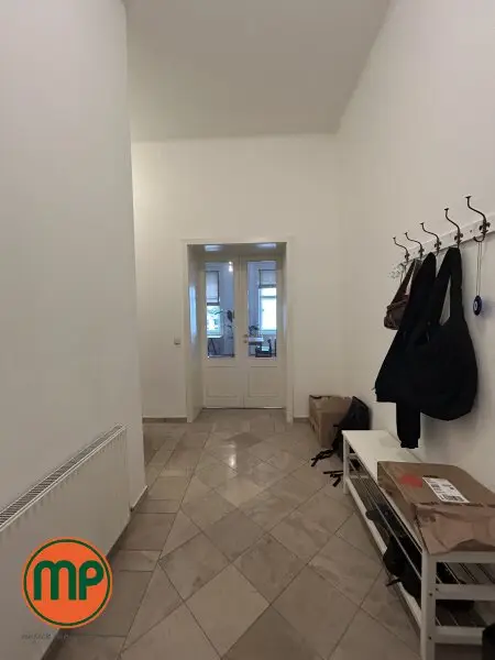 Beste Lage trifft Altbaucharme - 2 Zimmerwohnung am Schwarzenbergplatz