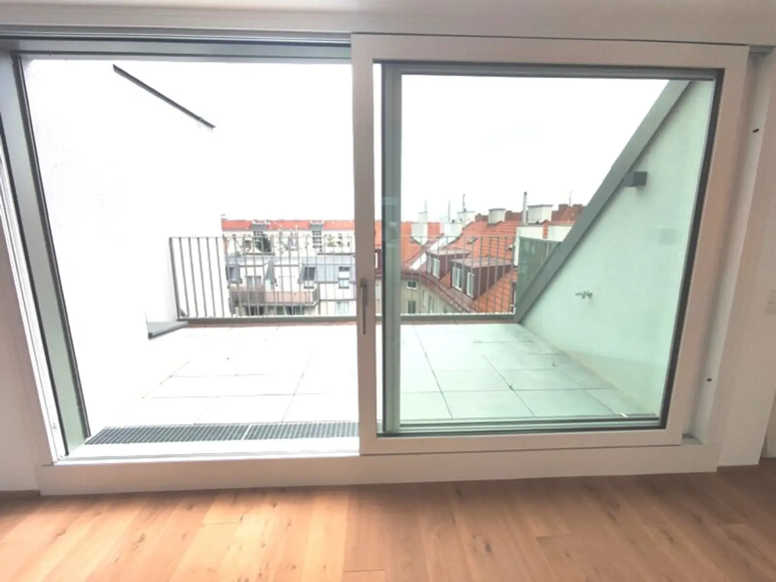 Modern wohnen in Meidling! Drei-Zimmer DG-Erstbezug mit Terrasse! Top79