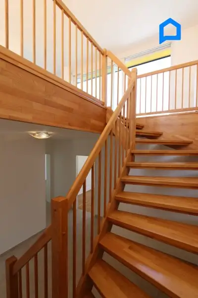 Großartige Dachgeschosswohnung mit 146 m² plus 21 m² Dachterrasse plus 8 m² Balkon, 4 Zimmer, KLIMA, großer Vorraum, Tiefgaragenplatz optional !