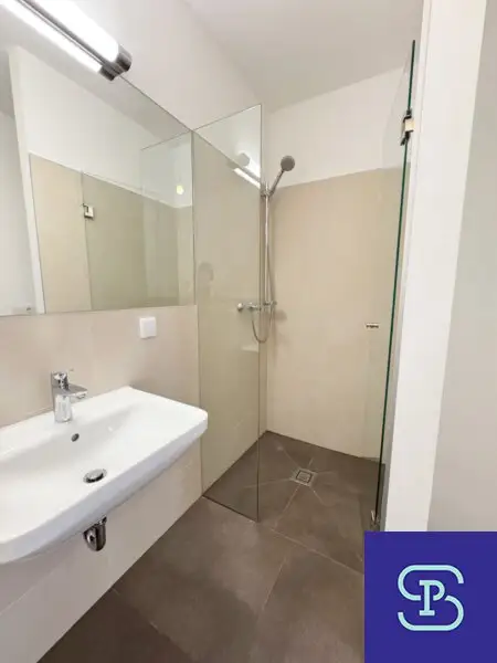 Moderne 68m² DG-Wohnung mit Einbauküche Nähe Pilgramgasse - 1050 Wien