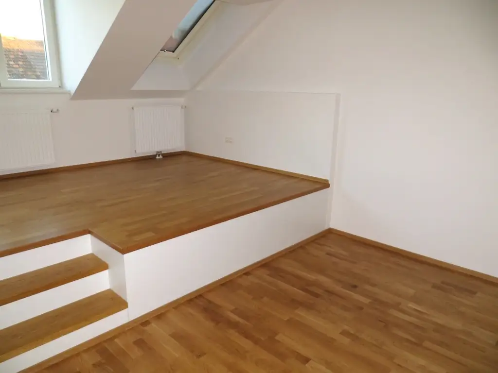 Schöne Einraum-Dachgeschosswohnung -
Nähe S-Bahn- Station Penzing