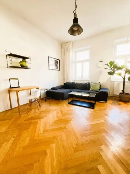 WOHNJUWEL: Elegante, modernisierte 2-Zimmer-Altbauwohnung in bester Lage ab sofort zu kaufen!