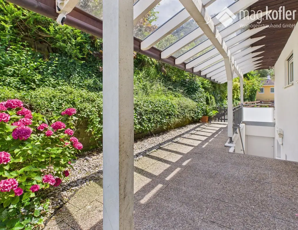 Wohnen mit Weitblick - Zweifamilienhaus mit Gartenidylle mitten in Feldkirch