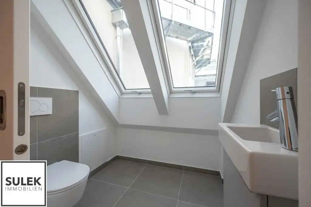 Erstbezug mit weitläufigem & lichtdurchfluteten Wohnbereich, sowie 2 hofseitigen Freiflächen