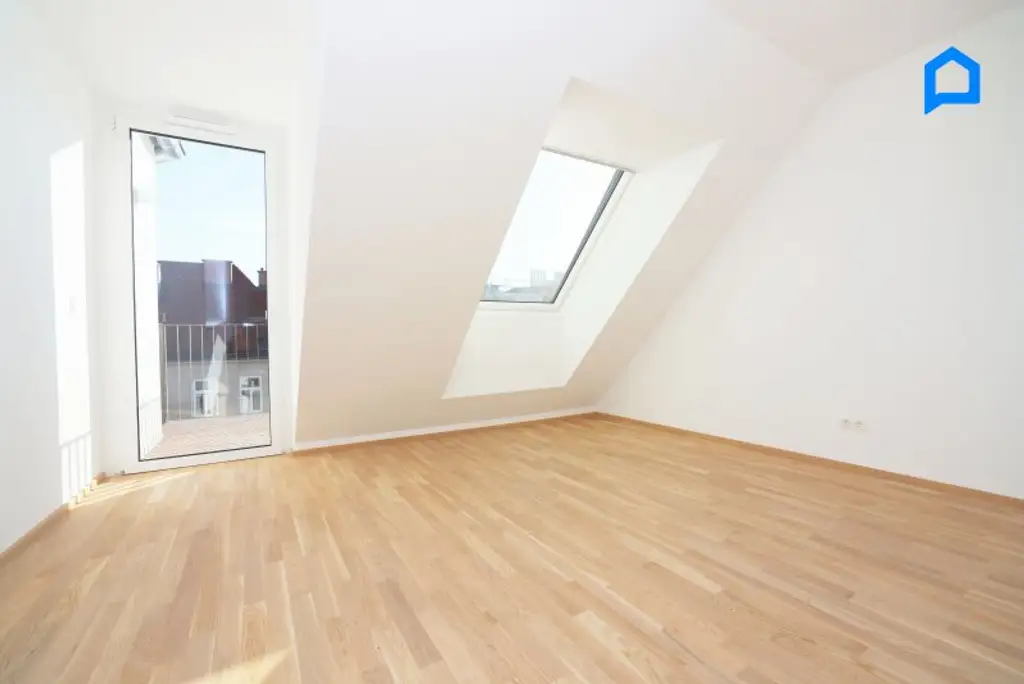ERSTBEZUG, JETZT einziehen! Dachgeschoss NEU mit modernster Ausstattung c. 113 m² Wohnfläche, 4 Zimmer plus Nebenräume, Wärmepumpe, FBH, Deckenkühlung