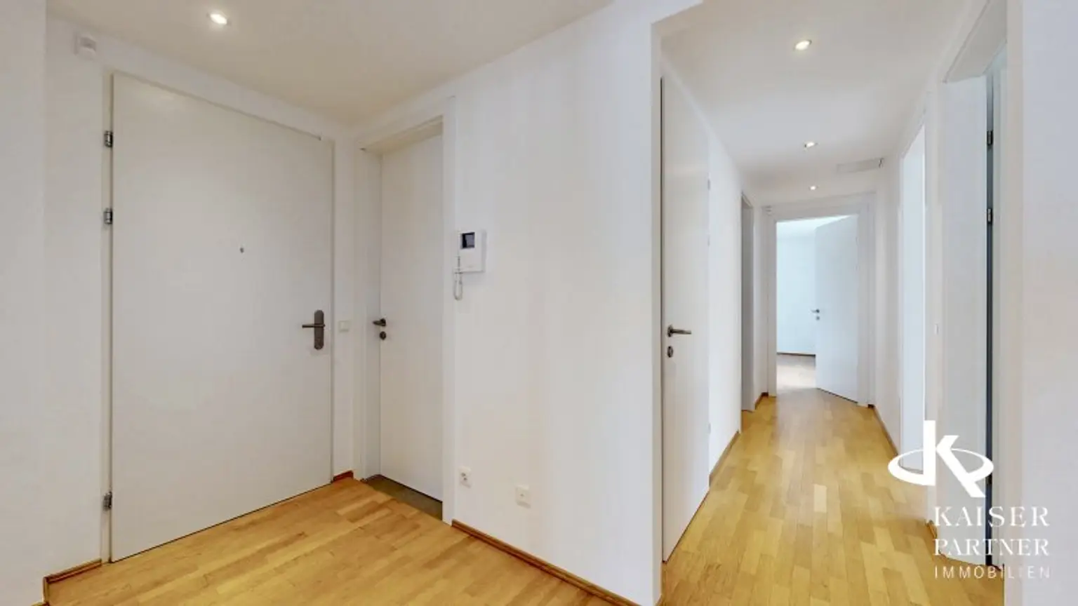 Kaasgraben, moderne 4-Zimmer-Wohnung mit 2 Balkonen, perfekte Raumaufteilung!