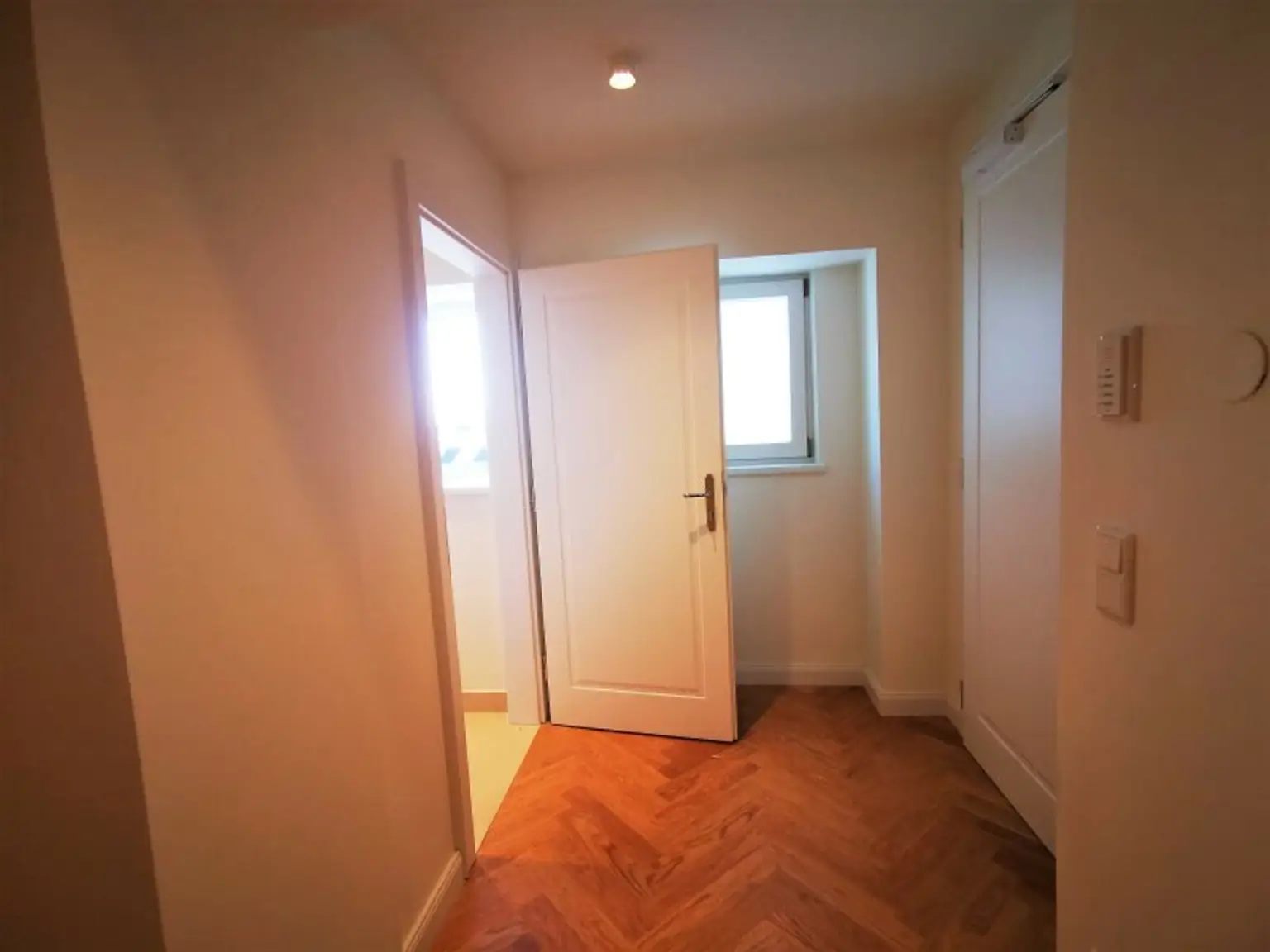 Dachgeschosswohnung der Superlative: 3 Zimmer mit viel Freifläche & Luxus pur in Citynähe : ab November zur Anmietung frei!