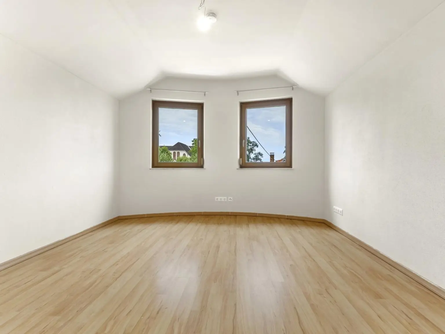 Zimmer im Obergeschoss mit Südausrichtung