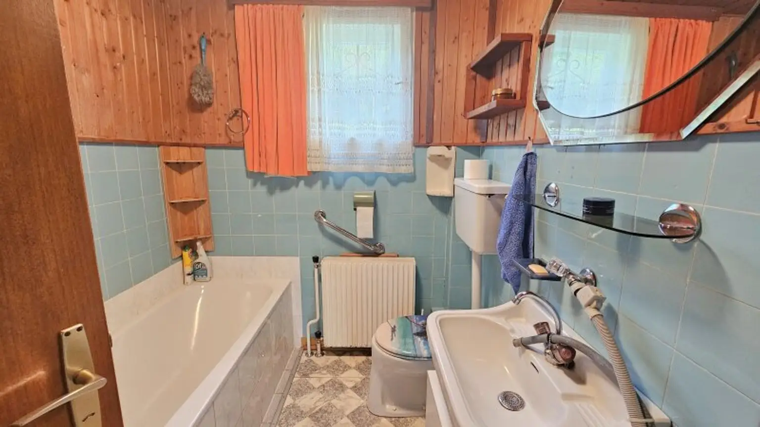Charmantes Sanierungsobjekt in Radenthein: 5 Zimmer, Balkon und viel Potenzial!
