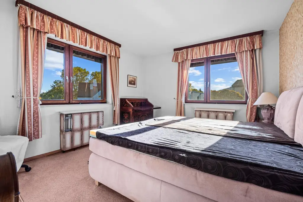 "Lage, Lage, La(n)genzersdorf! - Haus mit Pool auf Eigengrund"