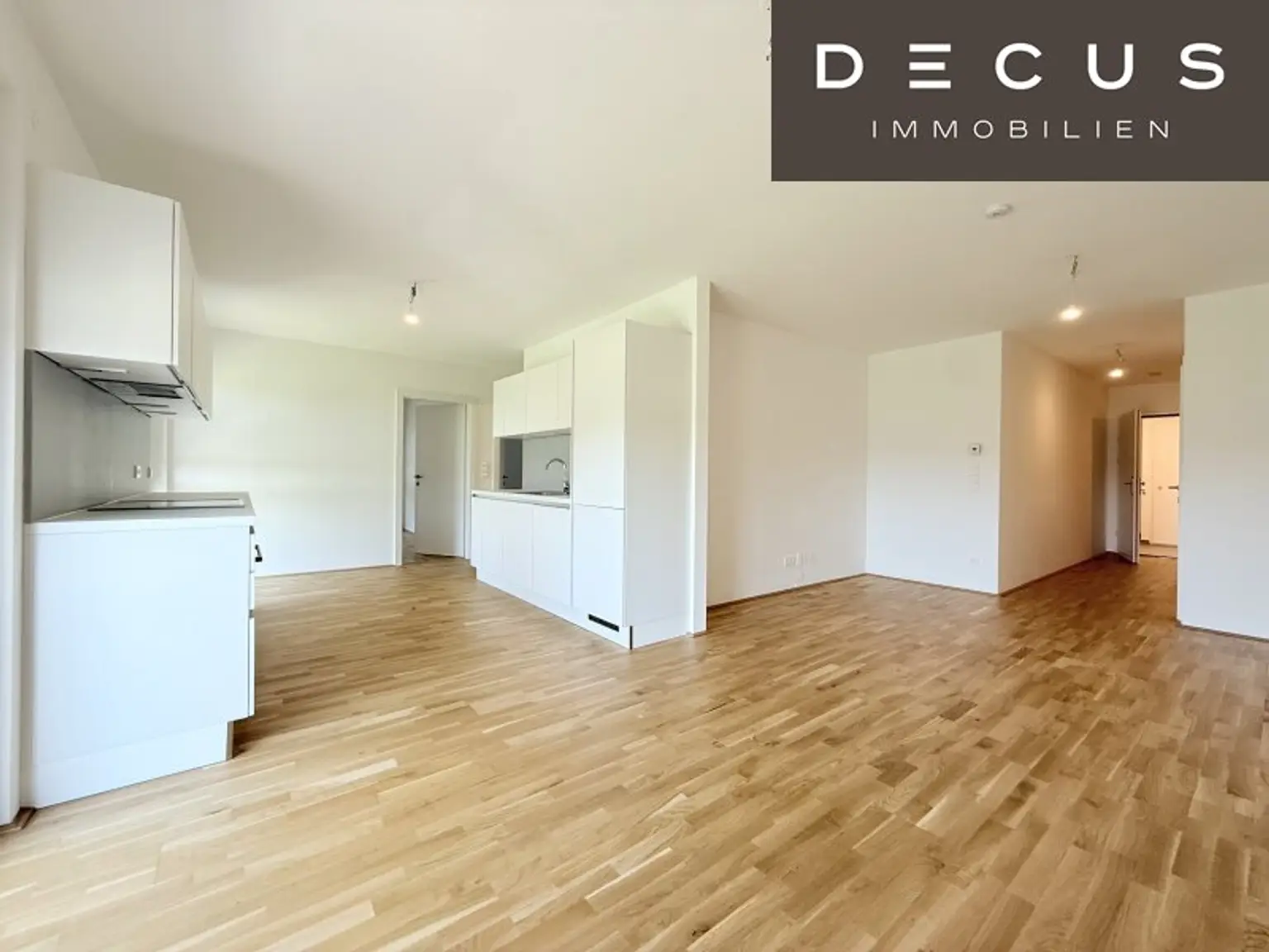 / BALKON / 3  ZIMMER / VERFÜGBAR AB SOFORT / ZENTRAL BEGEHBAR