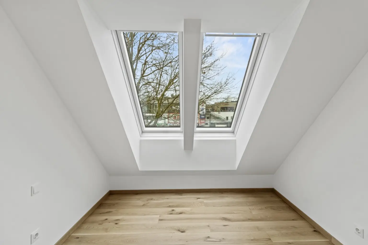 R | ++ NEU ++ STILVOLLE VIER Zimmer mit DACHTERRASSE + Küchengutschein | Prima Service Immobilien