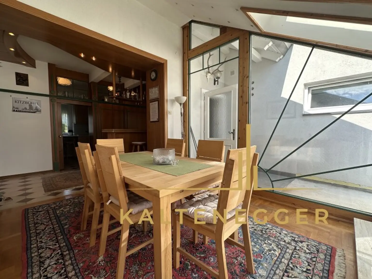 Sonnenbeschienenes Grundstück mit Blick auf die Hohe Wand - ein ländliches Mehrfamilienhaus und ein Einfamilienhaus