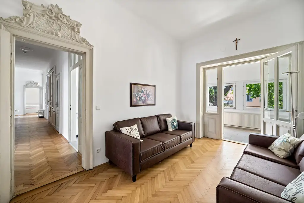 Wohnen wie im alten Wien! Traumhafte klassische Altbauwohnung mit Rohdachboden Nähe Schönbrunn und U 4