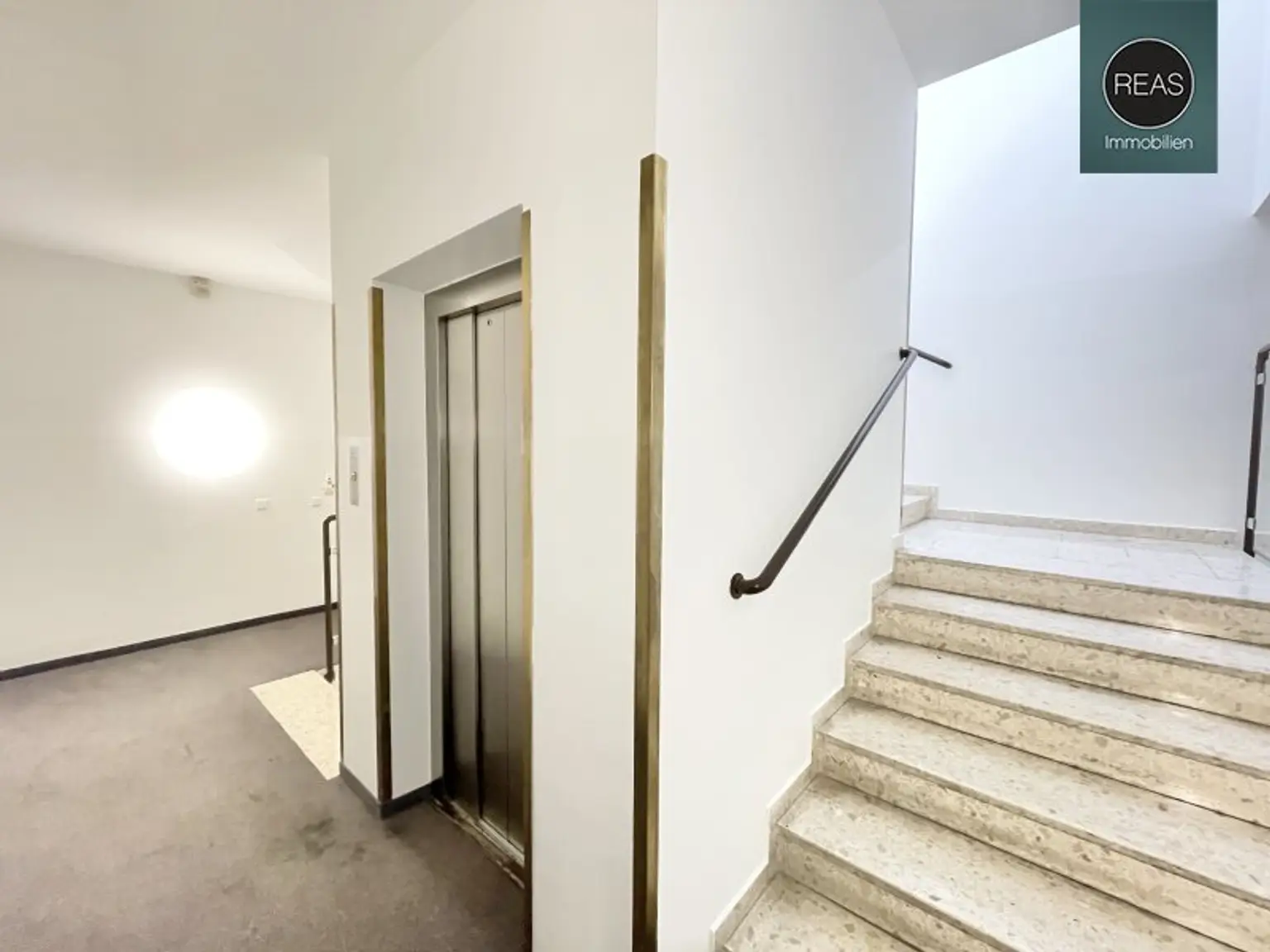 Döblinger Cottage ! Klimatisiertes Luxus - Dachgeschoss - Apartment mit 2 Terrassen! Garage verfügbar!