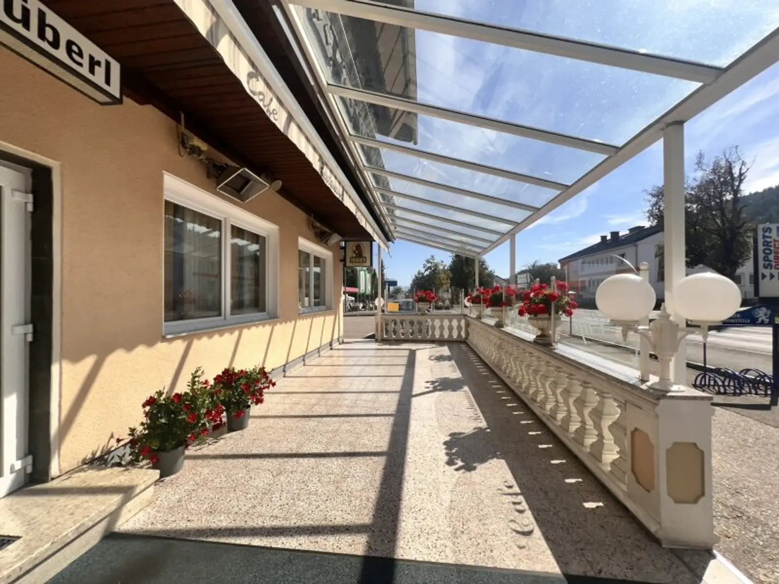 Aufsperren und Gastgeber sein! Perfekt eingerichtetes Restaurant mit Terrasse!