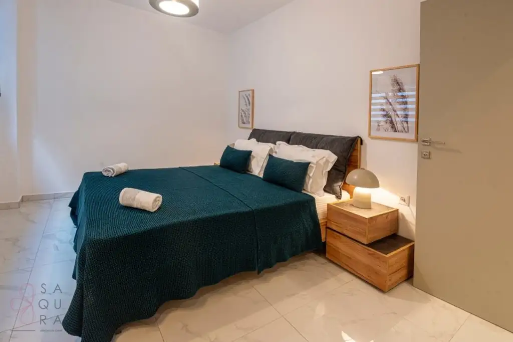Exklusive Neubau-Maisonette in Polihrono – Drei Etagen moderner Luxus am Meer