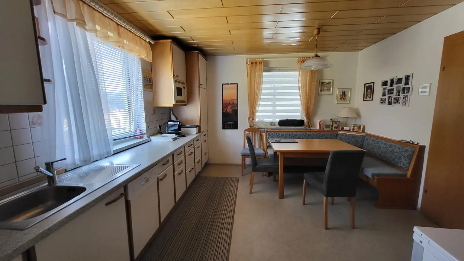 Küche mit Essbereich