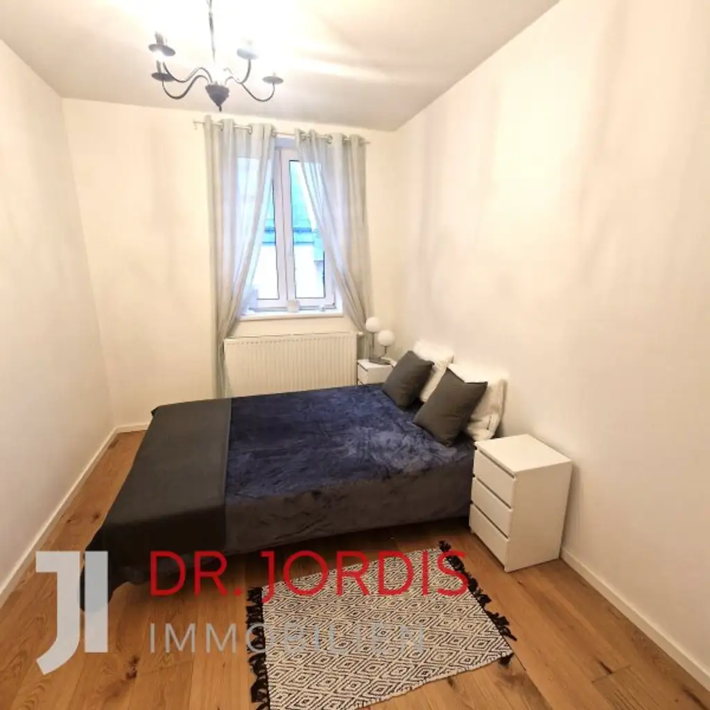 Maisonette- Dachgeschosswohnung mit Terrasse und Fernblick bis Schönbrunn, möbliert