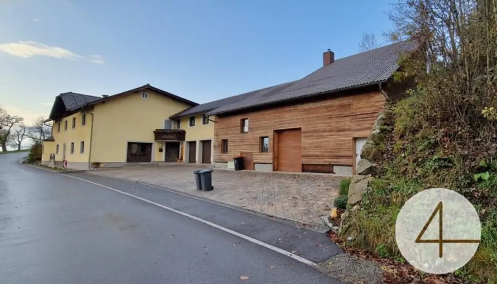 Zweifamilien-Haus mit 1,7 ha landwirtschaftlicher Nutzfläche und Quellwasser