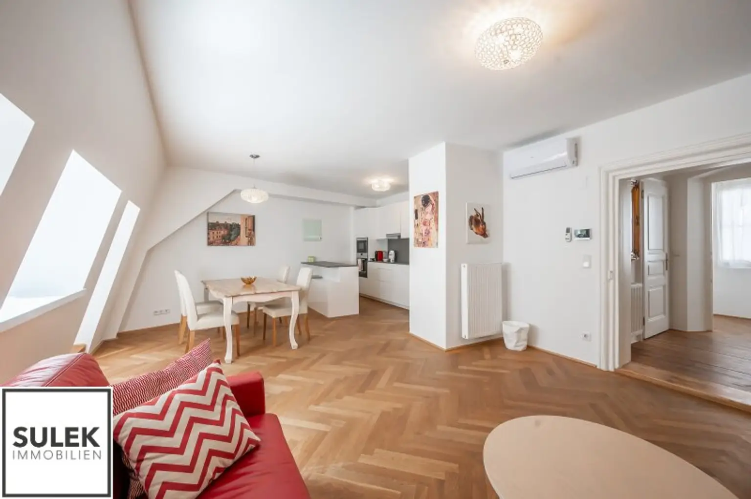 voll möblierte 2 Zimmer DG-Wohnung in Bestlage // Nähe Graben - Stephansdom