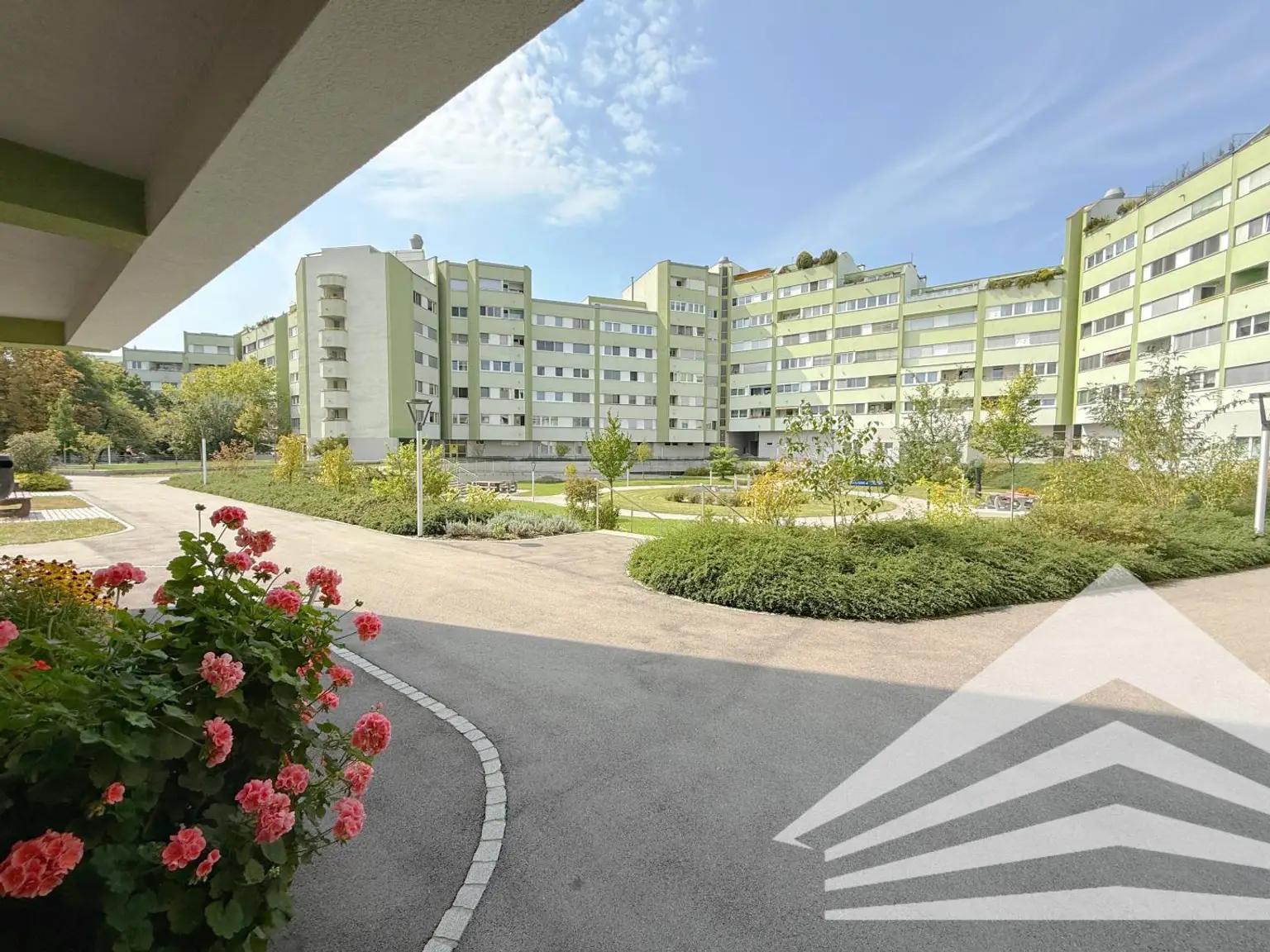Sanierungsbedürftige 4,5 Zimmerwohnung mit 118 m² in Dornach - TG inklusive!