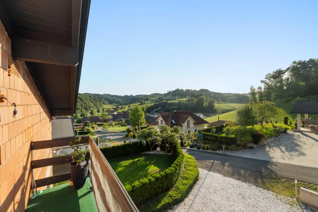 Hochkarätiges Mehrfamilienhaus im steirischen Thermen - und Vulkanland – stilvolles Wohnen in Aussichtslage