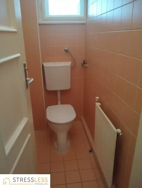 Licht durchflutete 3 Zimmer Wohnung mit verglaster Loggia und kleinem Balkon in zentraler Ruhelage von Korneuburg