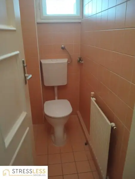 Licht durchflutete 3 Zimmer Wohnung mit verglaster Loggia und kleinem Balkon in zentraler Ruhelage von Korneuburg