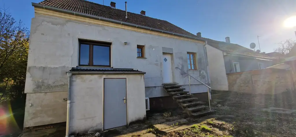 Freistehendes Wohnhaus mit Garten