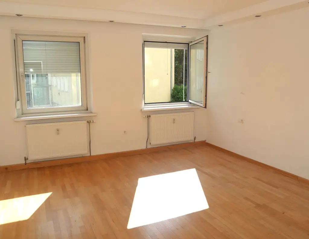 4 Zimmer Wohnung mit 120 m² und bester Anbindung - Vielseitige Möglichkeiten für Familien und Paare!